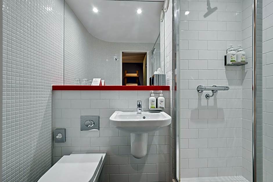 Tune Hotel Haymarket Edinburgh photo 19