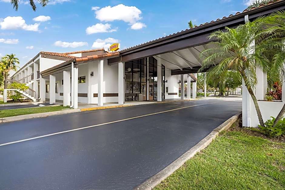Super 8 by Wyndham Riviera Beach West Palm Beach