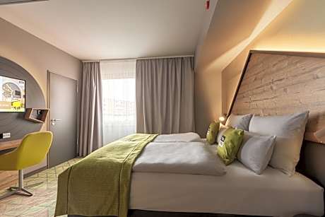 Accessible Queen Room