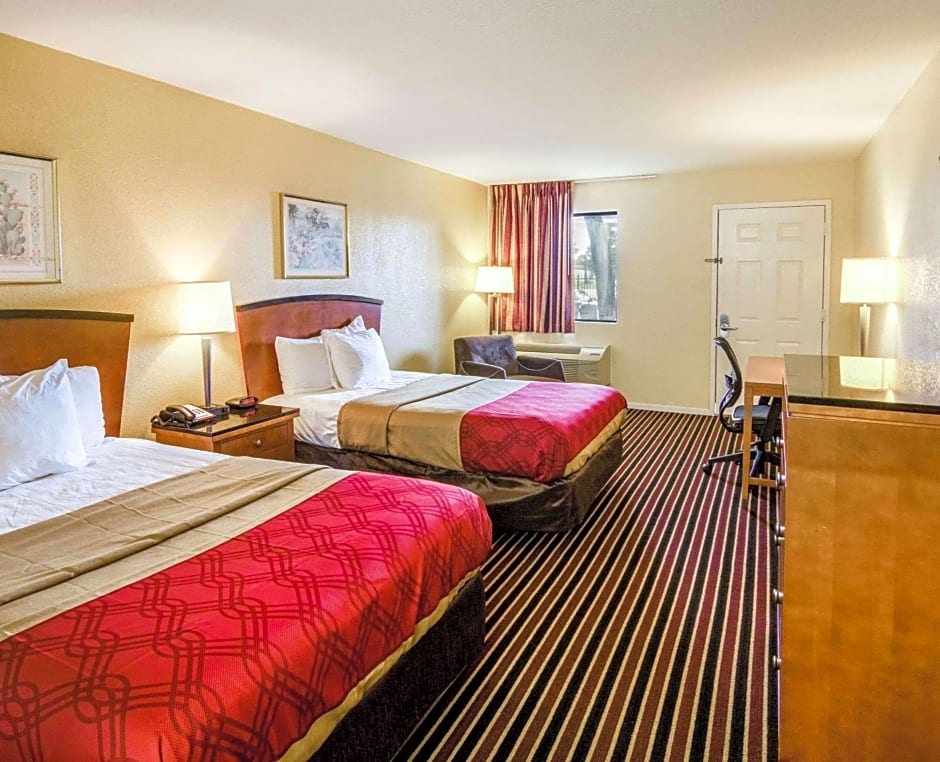 Rodeway Inn and Suites Hwy 290