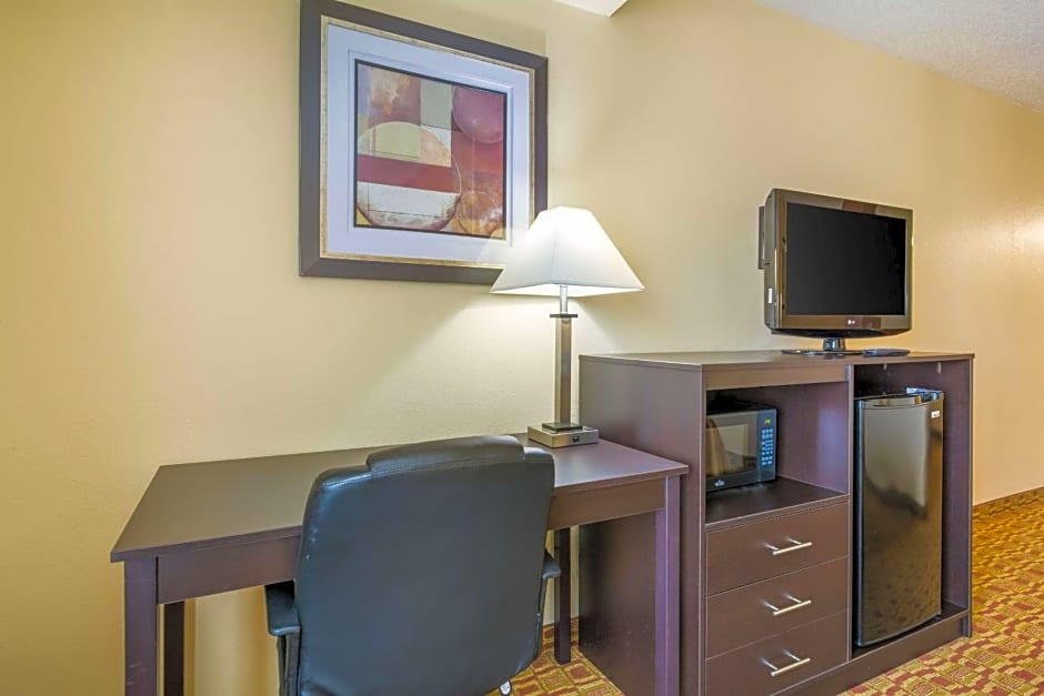 Quality Inn & Suites Sellersburg