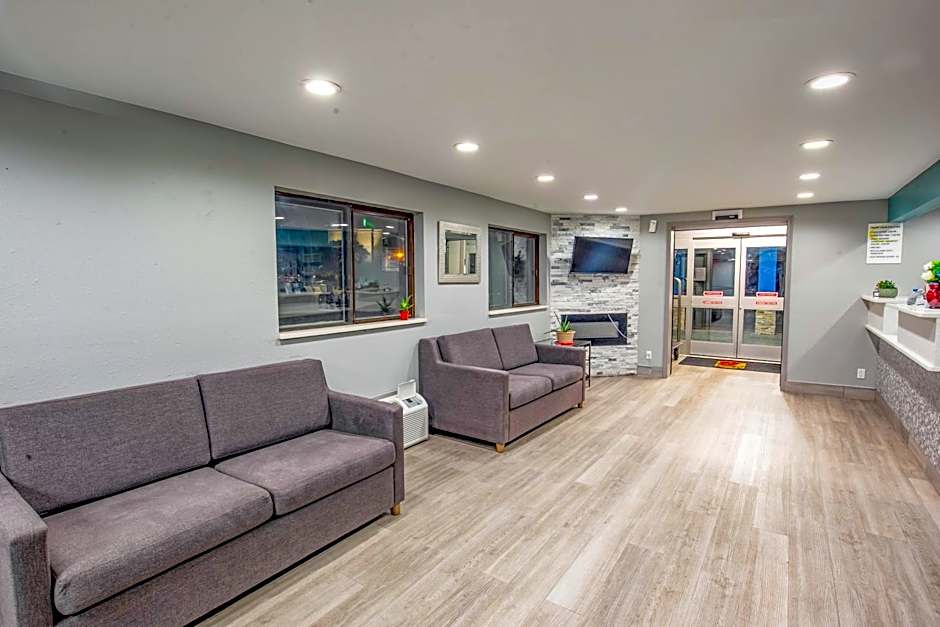 Super 8 by Wyndham Rockford I-90/Casino District