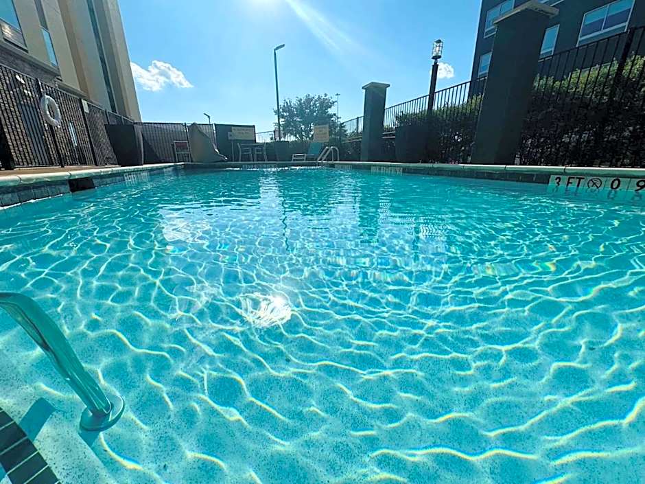 Hampton Inn By Hilton and Suites Dallas/Plano Central