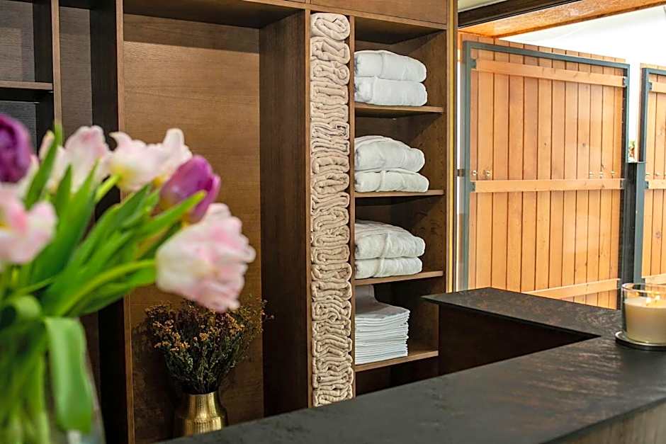 Golden Golem hotel & Spa