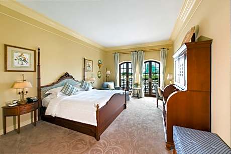 Deluxe King Room with City View and Balcony