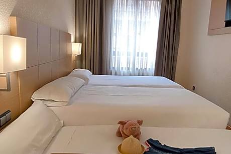 Standard Twin with Extra Bed