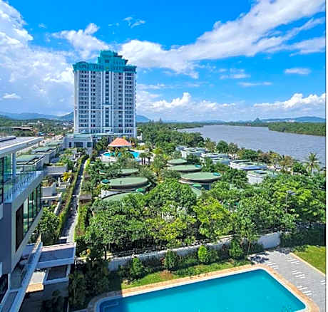 CASTLE BAYVIEW RESORT & SPA