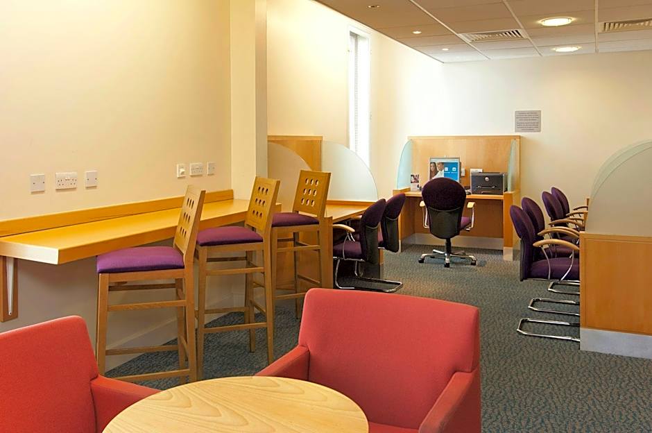 Premier Inn London Heathrow Airport T2 & T3 - Bath Road