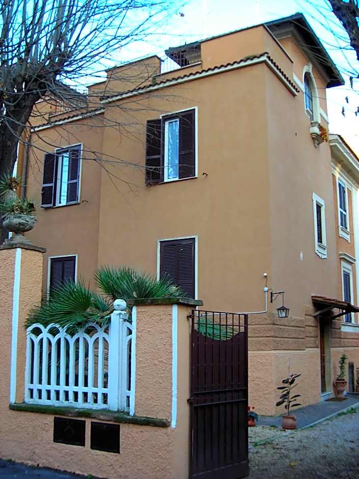 A Vinicius Et Mita Guest House