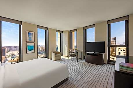 Deluxe King Room with City View