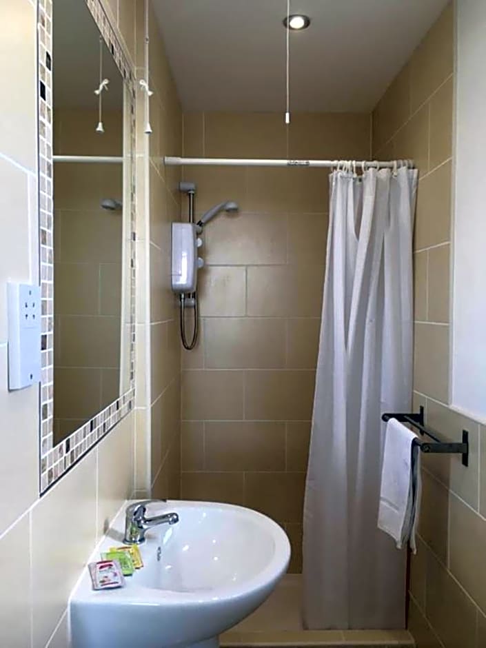 OYO Wave Crest Hotel