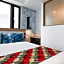 FFFFFF Hotel