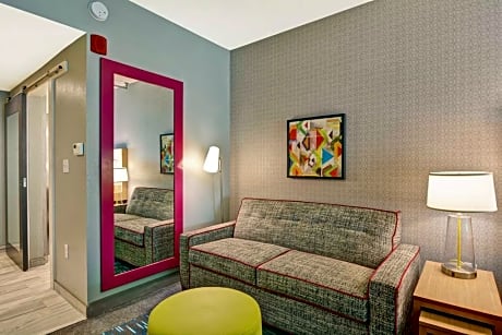 1Queen Accessible Roll In Shower Studio Nosmk
