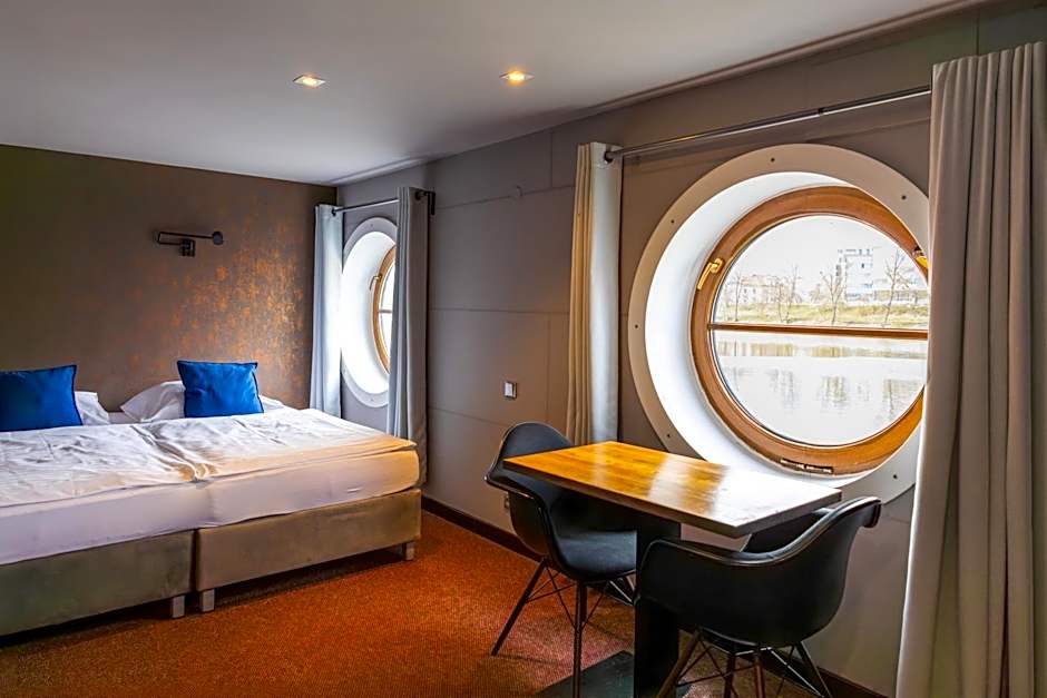 Botel Marina