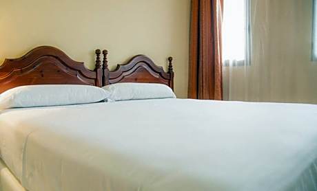 Family Room (2 Adults + 3 Children)