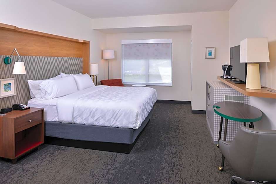 Holiday Inn & Suites Farmington Hills - Detroit NW, an IHG Hotel By IHG