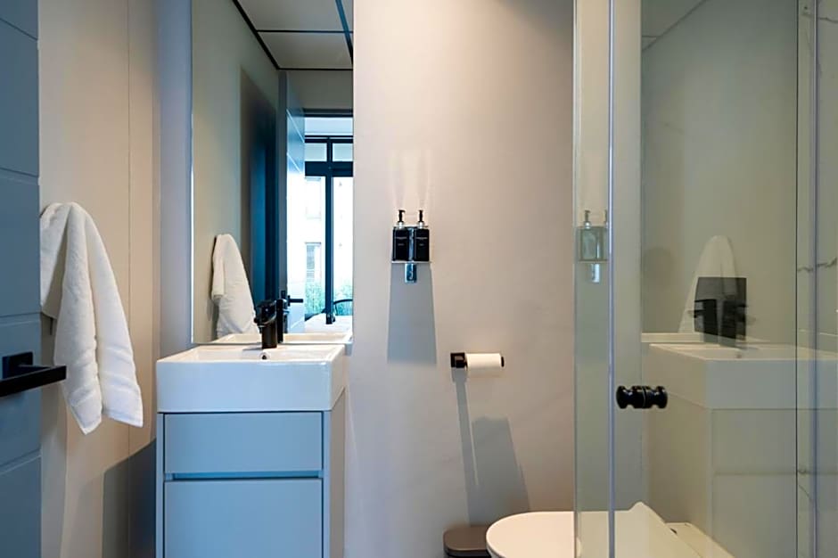 Luxury Bellagio 002 with Sea Views and Inverter