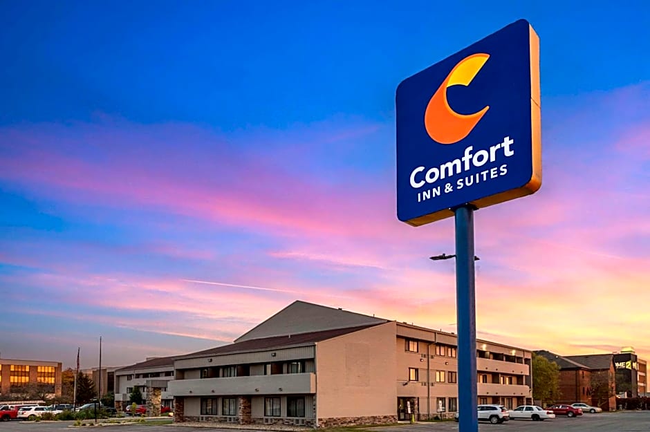 Comfort Inn & Suites North At The Pyramids