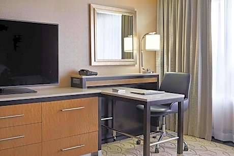 Deluxe Corner King Room