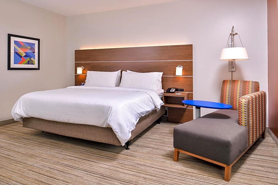 Holiday Inn Express & Suites Farmville By IHG