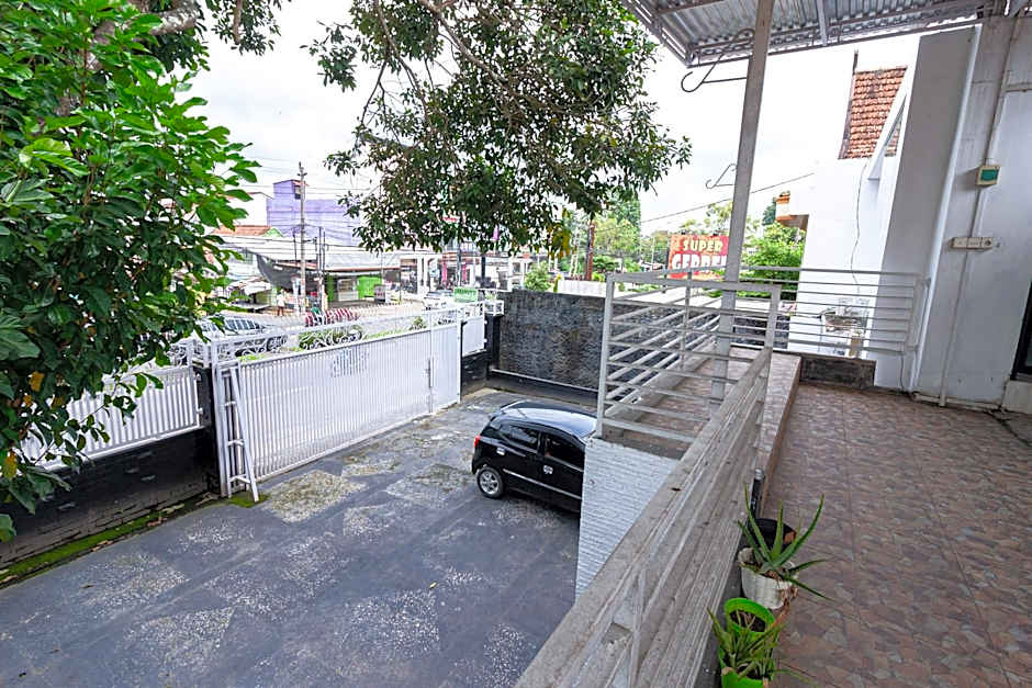 Urbanview Daniela Jambi by RedDoorz