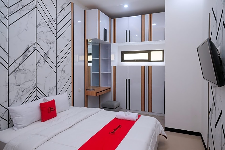 RedDoorz Syariah at Tasneem Puspowarno Semarang