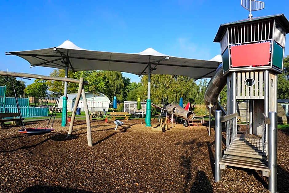 MPoint36 at Tattershall Lakes Hot Tub Lake Views 3 Bedrooms