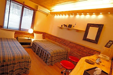 102 Deluxe Twin Room with Shared Bathroom with Private Toilet