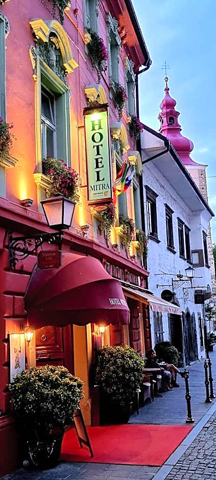 Hotel Mitra, Story Hotels