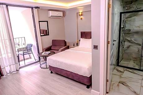 Triple Room with Balcony