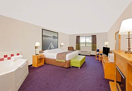 Deluxe King Studio Suite - Non-Smoking