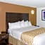 Travelodge by Wyndham Manhasset