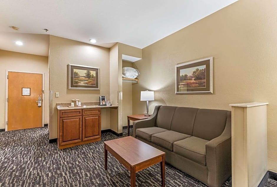 Quality Inn & Suites Hendersonville - Flat Rock