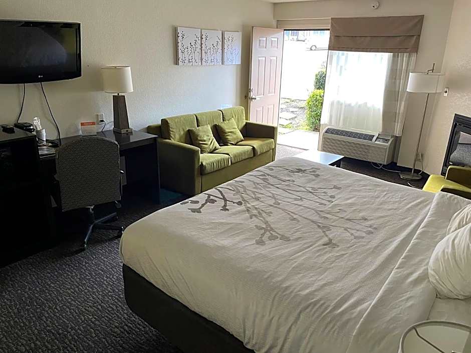 Sleep Inn & Suites Near Sports World Blvd.
