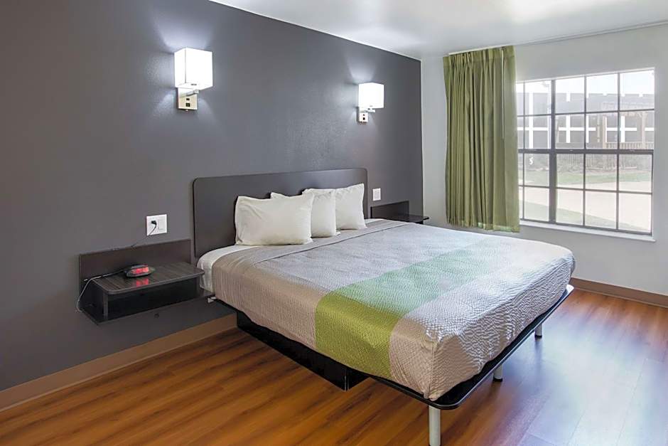 Studio 6-Arlington, TX