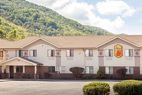 Super 8 by Wyndham Norton VA