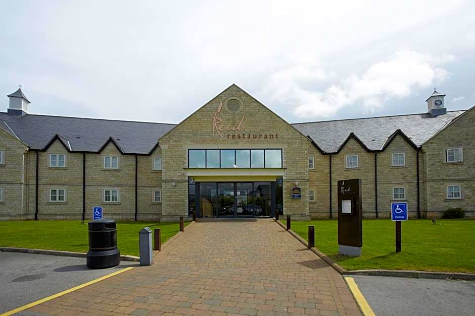 Best Western Plus Pastures Hotel