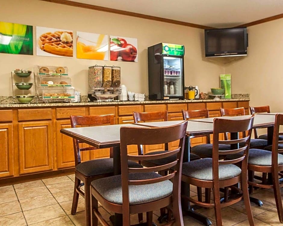 Quality Inn & Suites Eldridge Davenport North