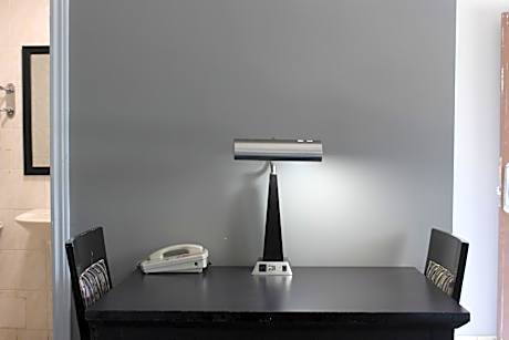 Queen Room - Non-Smoking