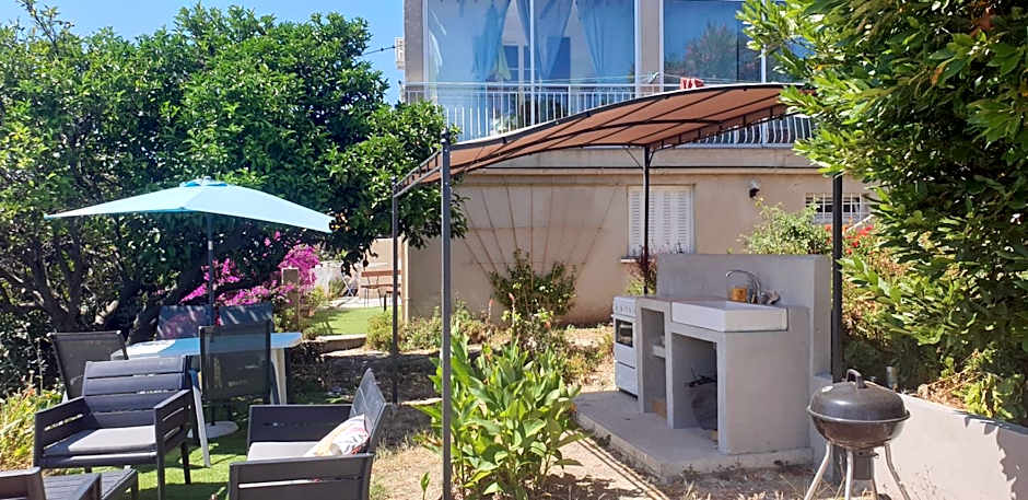 Chambres d'hôte A Caserella, Maison de village rénovée avec vue sur mer