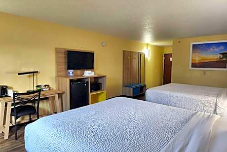 Queen Room with Two Queen Beds - Non-Smoking