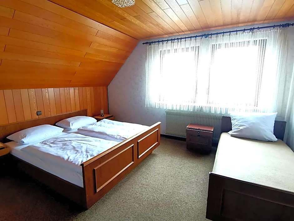 Photo 1 of 2 of Triple Room with Bathroom