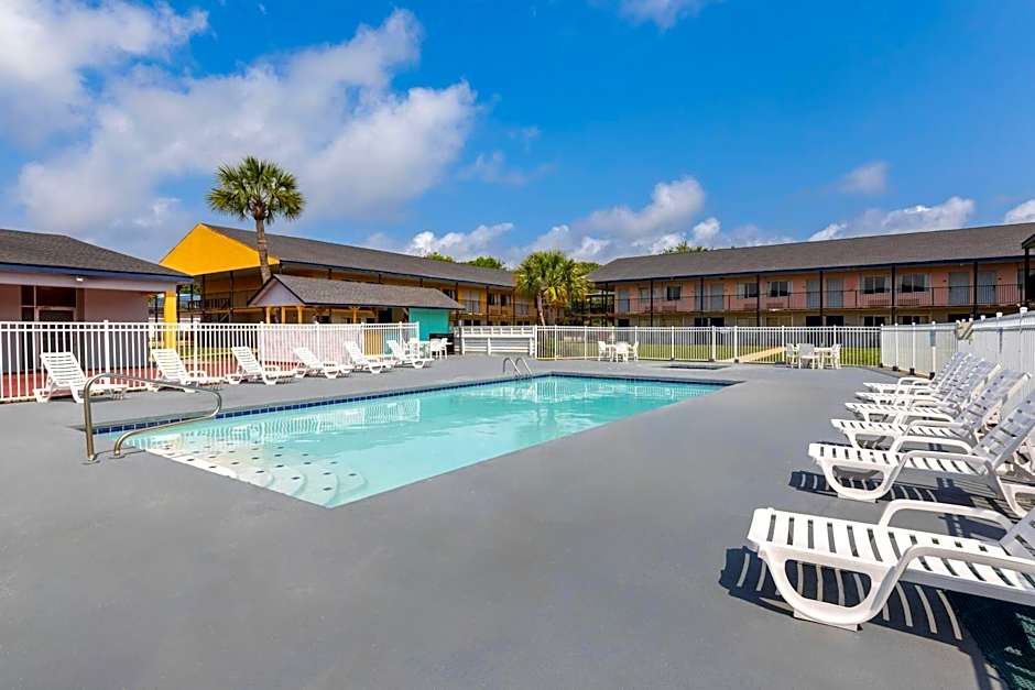 Super 8 by Wyndham Biloxi at the Beach