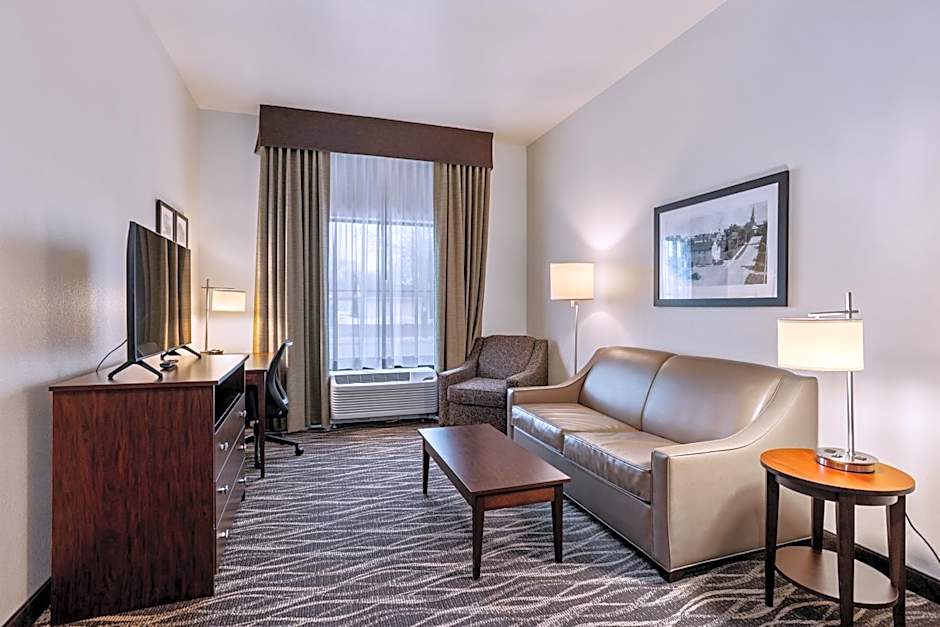 Cobblestone Hotel & Suites - Little Chute