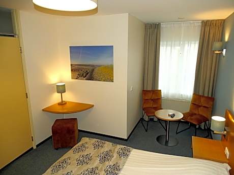 Twin Room with Private Bathroom