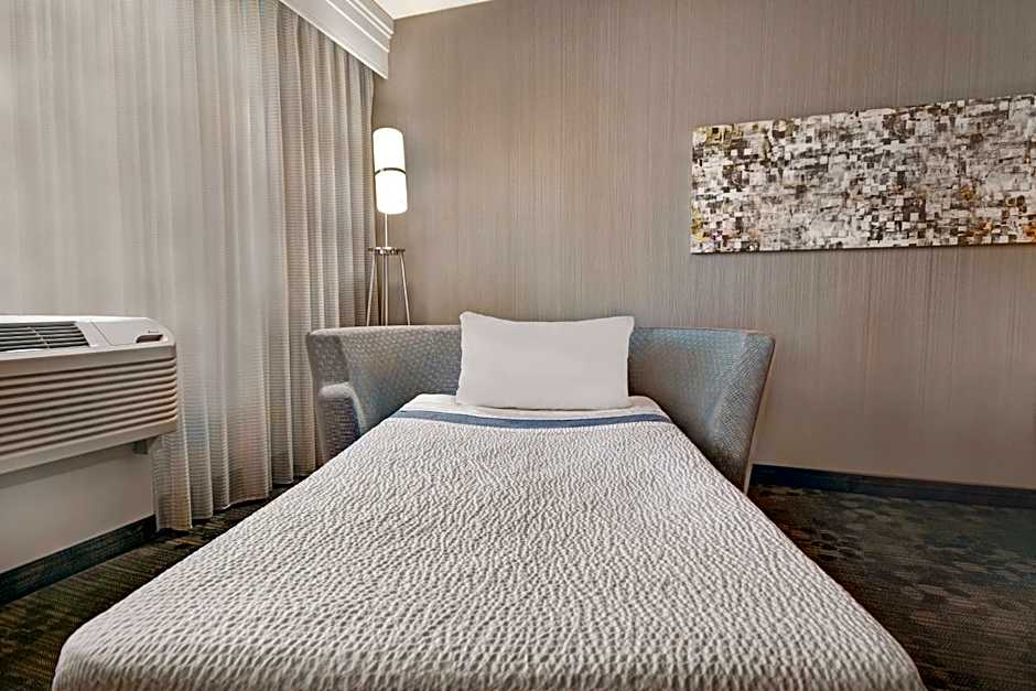 Courtyard by Marriott Republic Airport Long Island/Farmingdale