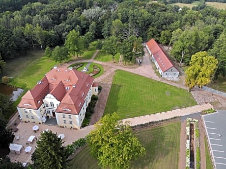 Pałac Bogaczów - noclegi - restauracja - przyjęcia