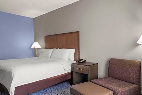 Standard King Room with Mobility Accessible Tub
