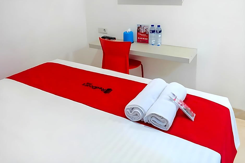 RedDoorz near Mall Ratu Indah 3