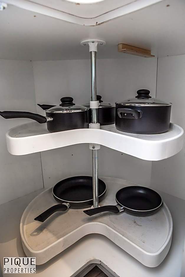 LUXURIOUS 6 Bed Home I Fireplace I near Sports Park I with Double Garage & Fast WiFi!